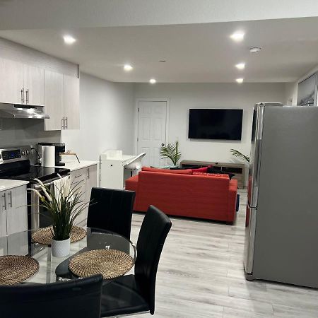 Beautiful 2 Bedroom Home Away From Home YYC 외부 사진