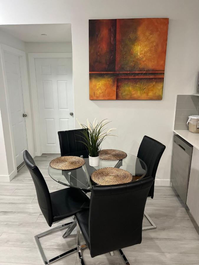 Beautiful 2 Bedroom Home Away From Home YYC 외부 사진