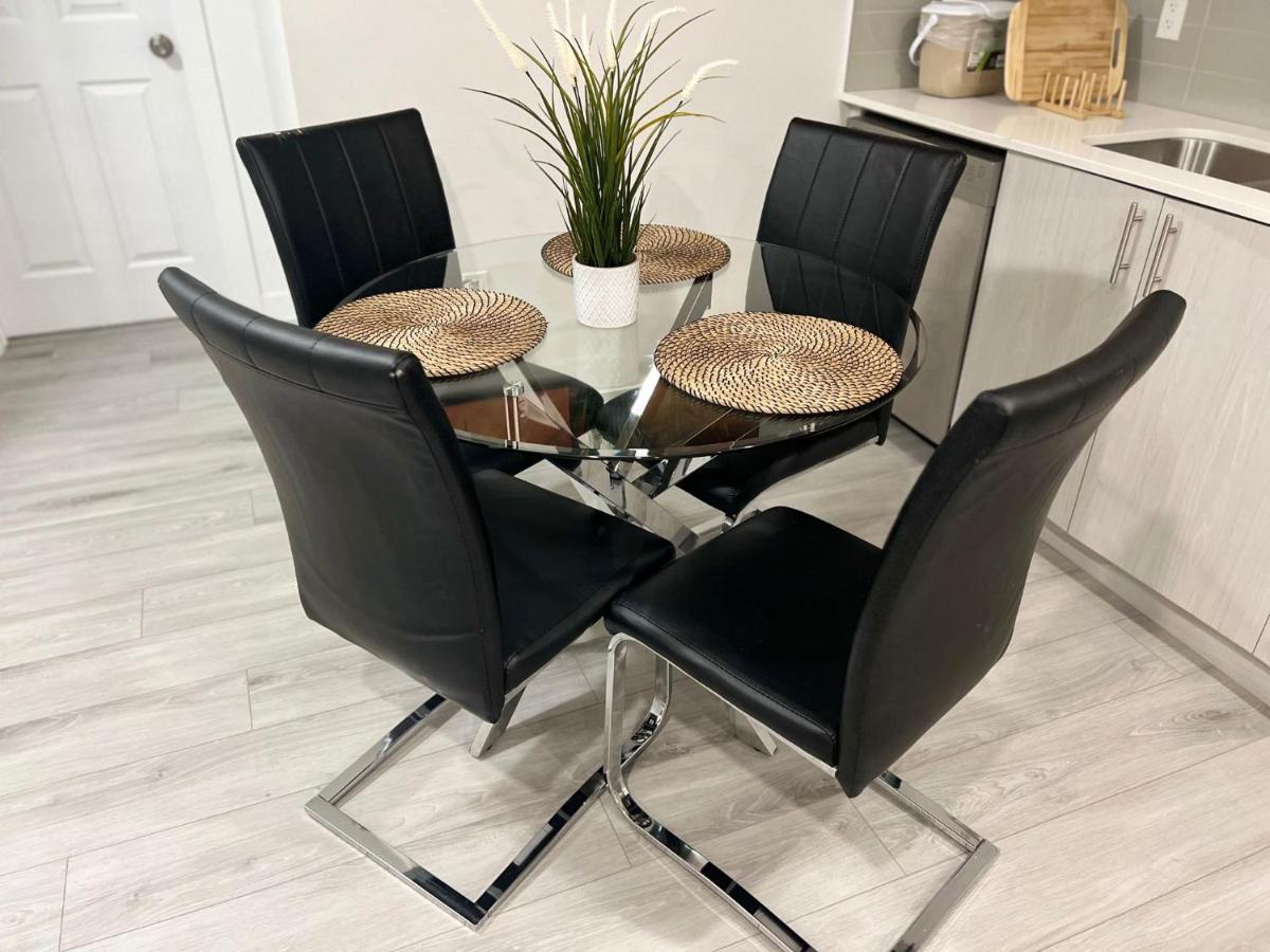 Beautiful 2 Bedroom Home Away From Home YYC 외부 사진