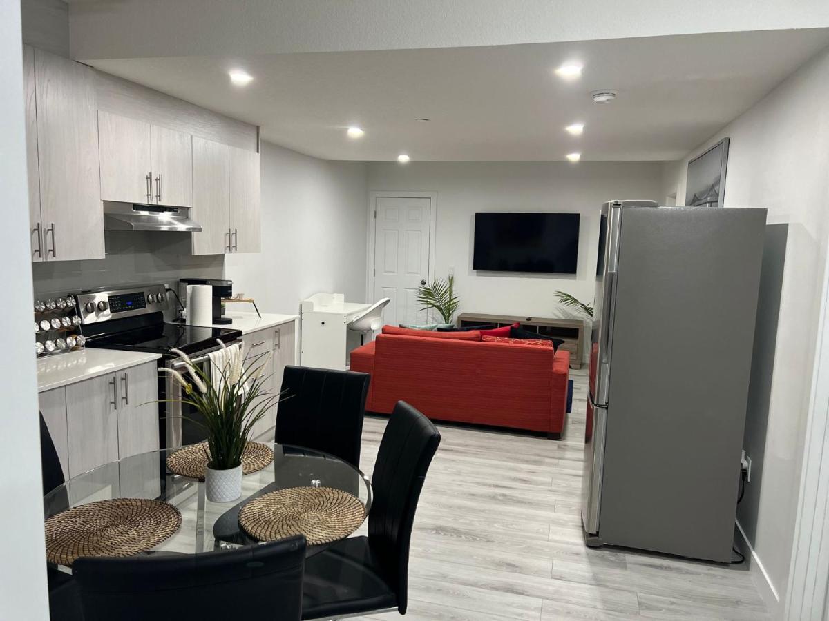 Beautiful 2 Bedroom Home Away From Home YYC 외부 사진
