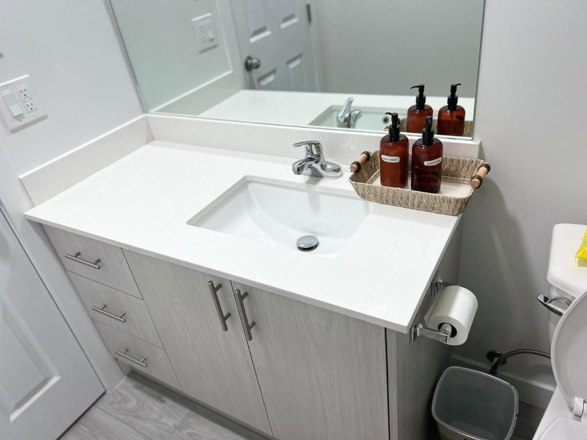 Beautiful 2 Bedroom Home Away From Home YYC 외부 사진