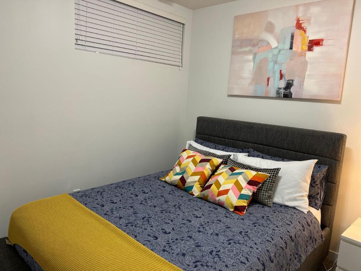 Beautiful 2 Bedroom Home Away From Home YYC 외부 사진
