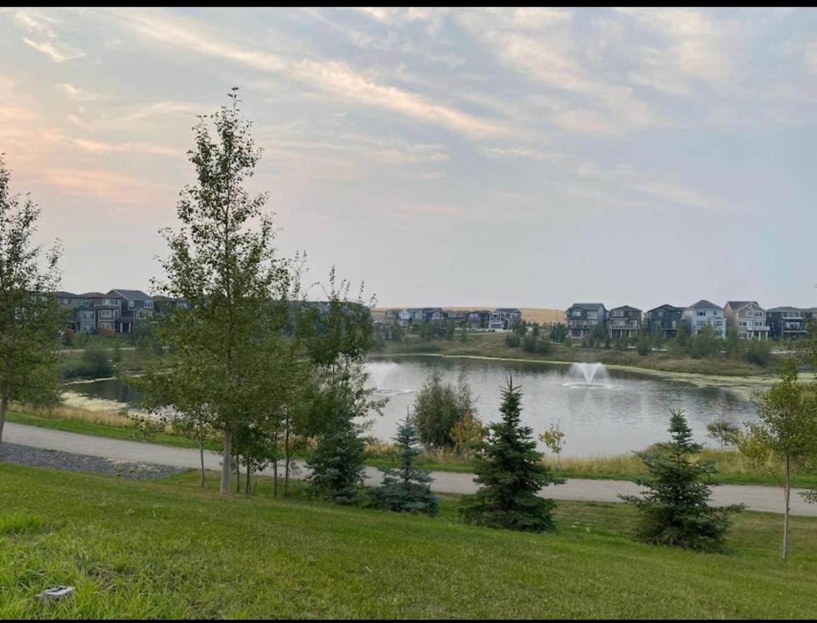 Beautiful 2 Bedroom Home Away From Home YYC 외부 사진
