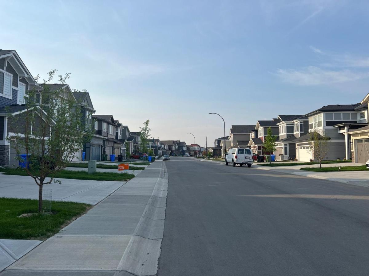 Beautiful 2 Bedroom Home Away From Home YYC 외부 사진
