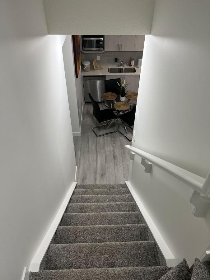 Beautiful 2 Bedroom Home Away From Home YYC 외부 사진