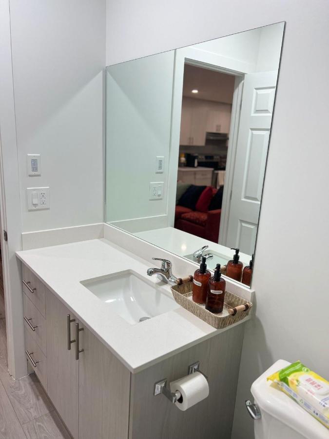 Beautiful 2 Bedroom Home Away From Home YYC 외부 사진