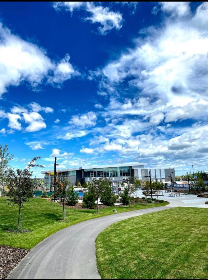Beautiful 2 Bedroom Home Away From Home YYC 외부 사진